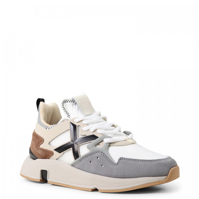 Sneakers bianche con riporti marroni...