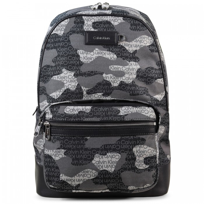 Zaino nero con fantasia logata per uomo Zaino nero con fantasia logata per uomo