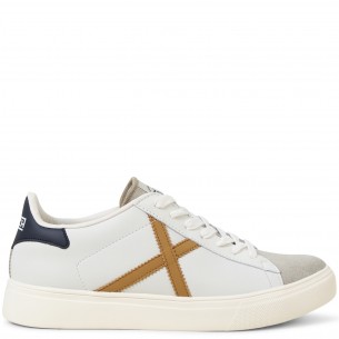 Sneakers bianche con logo...