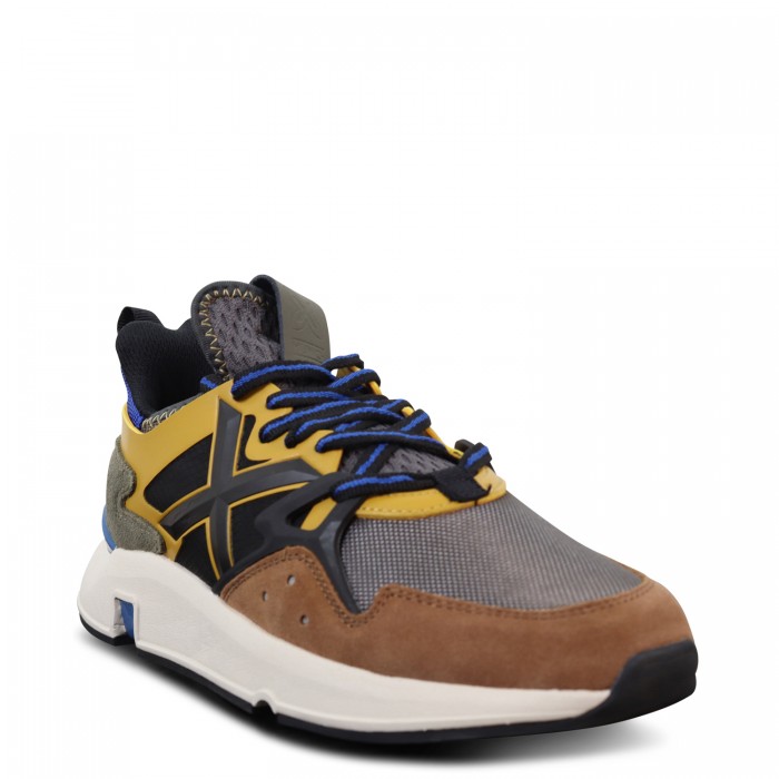 Sneakers grigia con riporti marroni e...