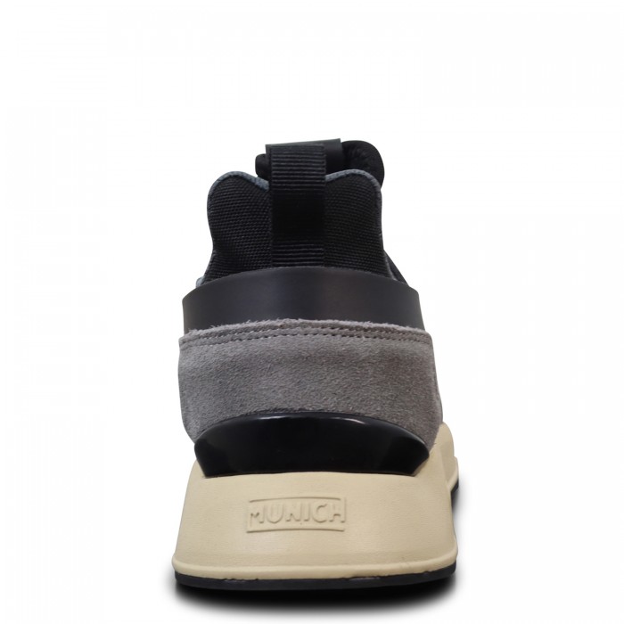 Sneakers nera con riporti grigi per uomo