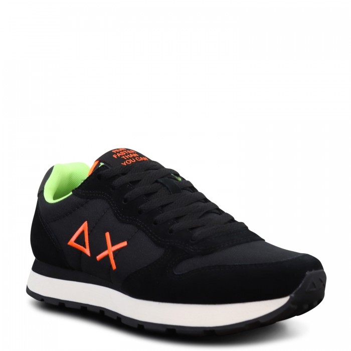 Sneakers nera con riporti fluo per uomo