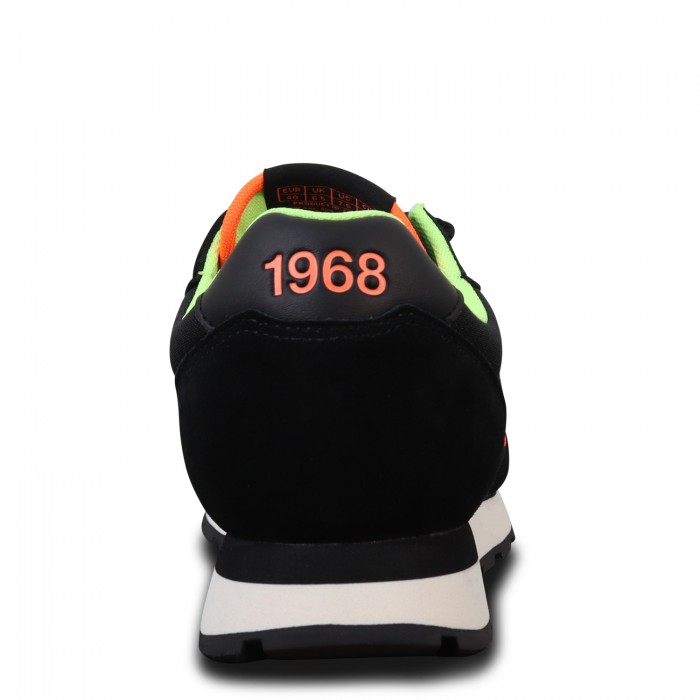 Sneakers nera con riporti fluo per uomo